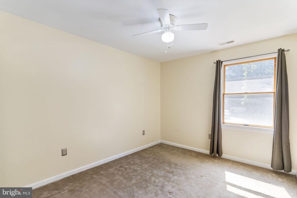 Image 19 of property listing at 8305 CIRCLE DR, Lusby, MD 20657