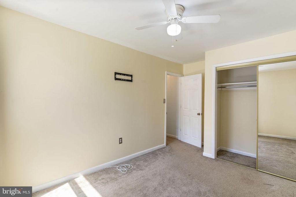 Image 20 of property listing at 8305 CIRCLE DR, Lusby, MD 20657