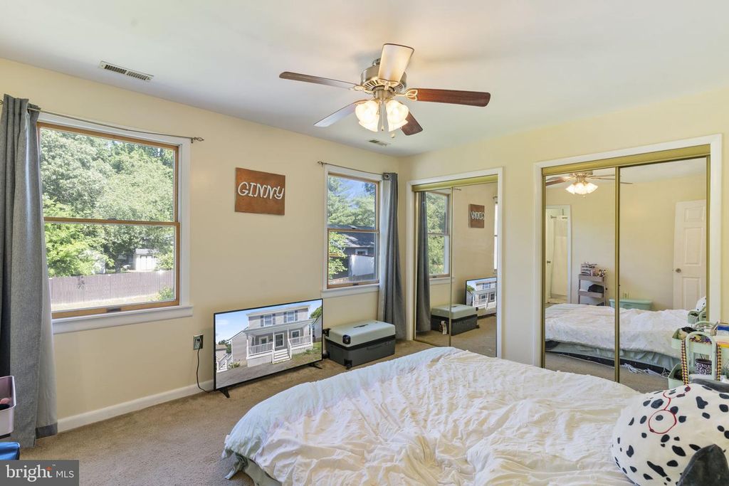 Image 21 of property listing at 8305 CIRCLE DR, Lusby, MD 20657