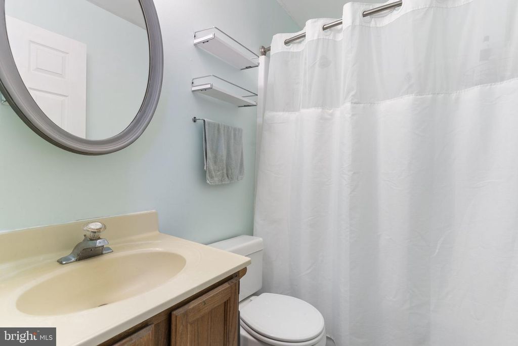 Image 23 of property listing at 8305 CIRCLE DR, Lusby, MD 20657