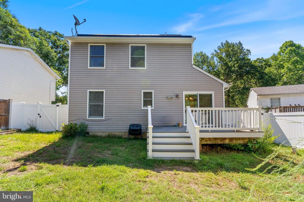 Image 27 of property listing at 8305 CIRCLE DR, Lusby, MD 20657