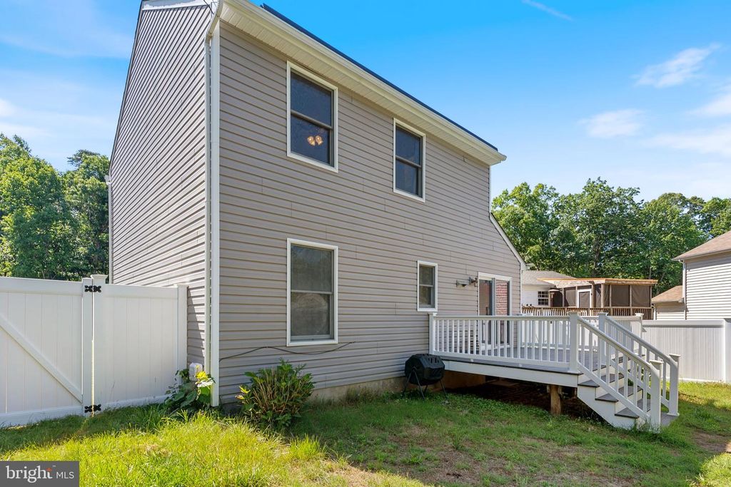 Image 28 of property listing at 8305 CIRCLE DR, Lusby, MD 20657