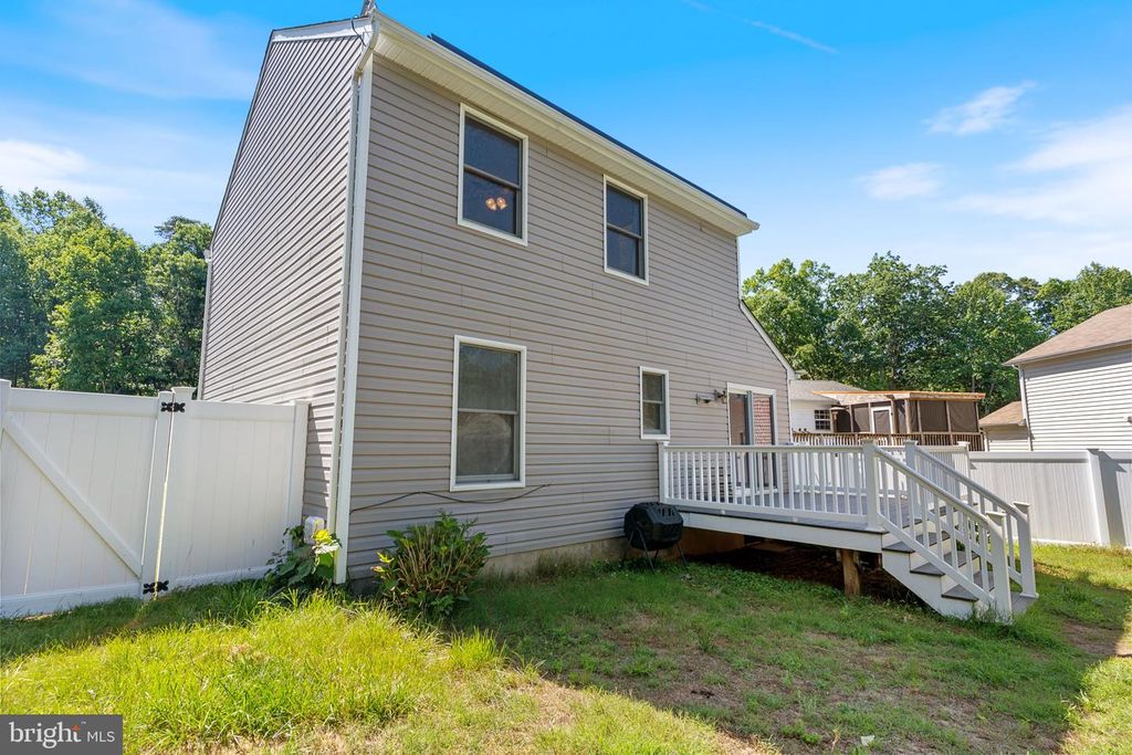 Image 29 of property listing at 8305 CIRCLE DR, Lusby, MD 20657