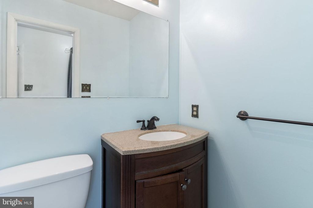 Image 5 of property listing at 8305 CIRCLE DR, Lusby, MD 20657