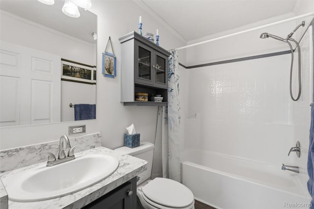 11186 Chestnut Hill Court, Green Oak Township, MI 48178