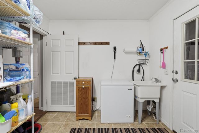 11186 Chestnut Hill Court, Green Oak Township, MI 48178