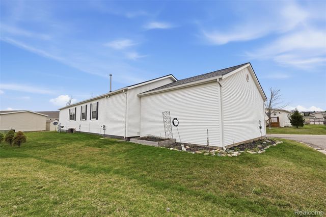 11186 Chestnut Hill Court, Green Oak Township, MI 48178