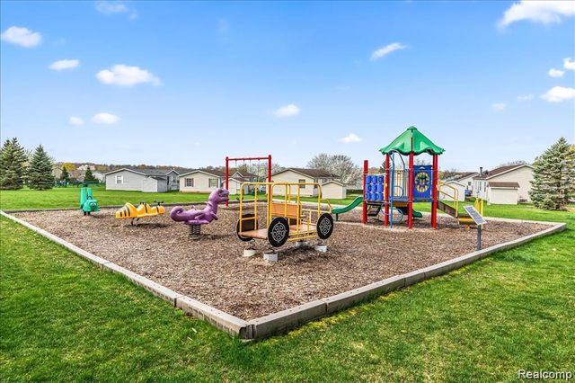 11186 Chestnut Hill Court, Green Oak Township, MI 48178