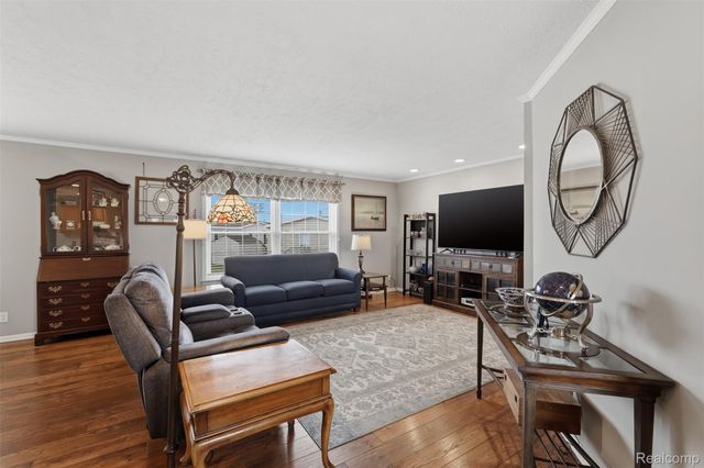 11186 Chestnut Hill Court, Green Oak Township, MI 48178