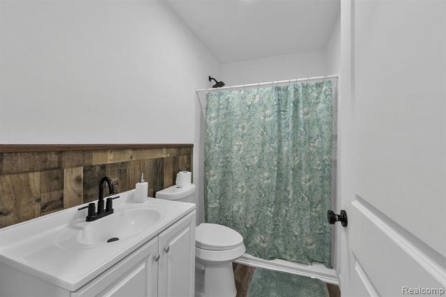 8963 Tackles Drive, White Lake, MI 48386
