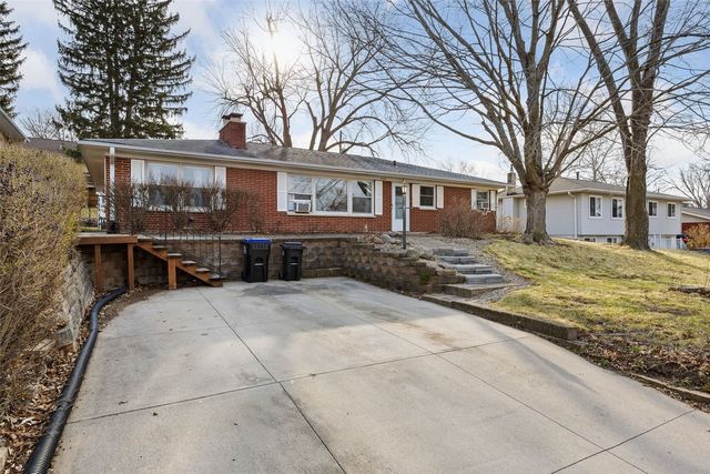 735 14th Ave, Coralville, IA 52241