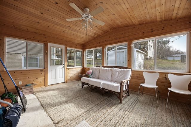 735 14th Ave, Coralville, IA 52241