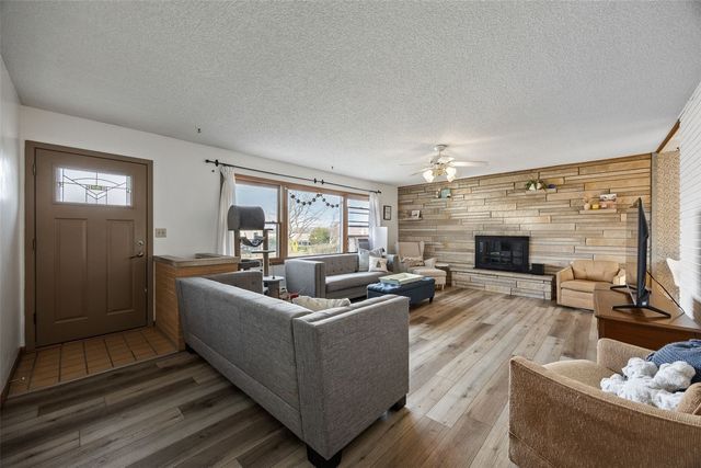 735 14th Ave, Coralville, IA 52241