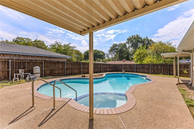 610 Flamingo Way, Duncanville, TX 75116