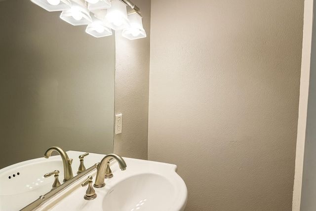 816 1st Street, La Marque, TX 77568