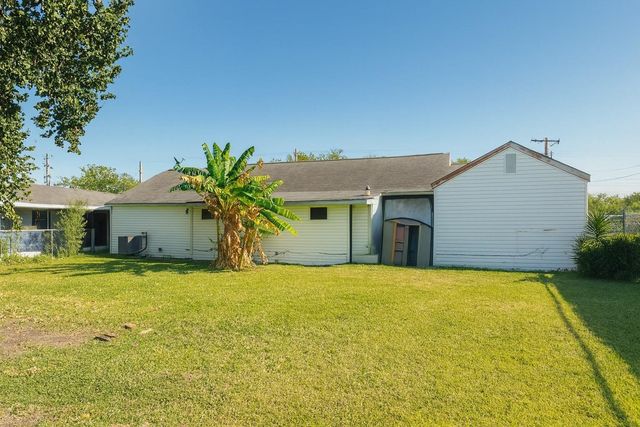 816 1st Street, La Marque, TX 77568