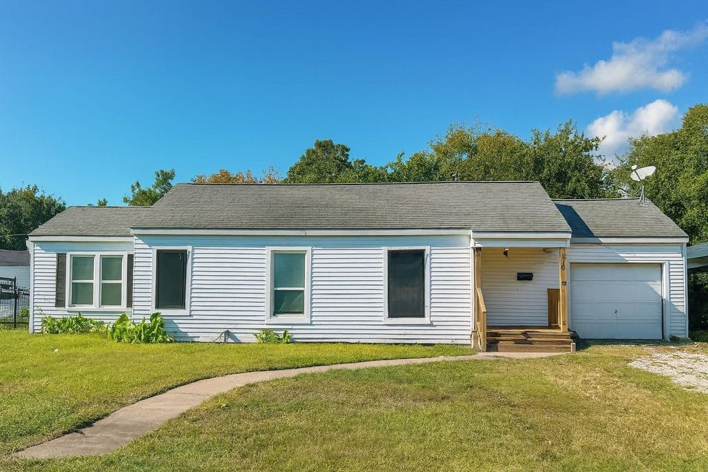 816 1st Street, La Marque, TX 77568