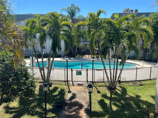 15205 NE 6th Ave D301, Miami, FL 33162