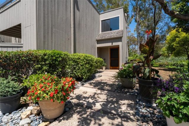 2 Rocky Glen, Irvine, CA 92603