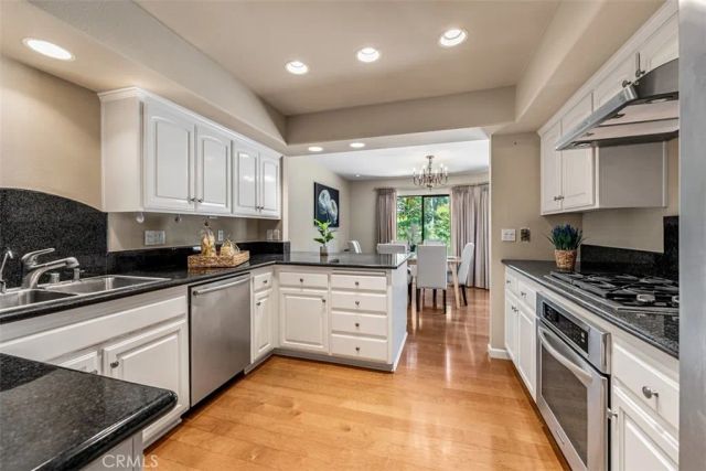 2 Rocky Glen, Irvine, CA 92603