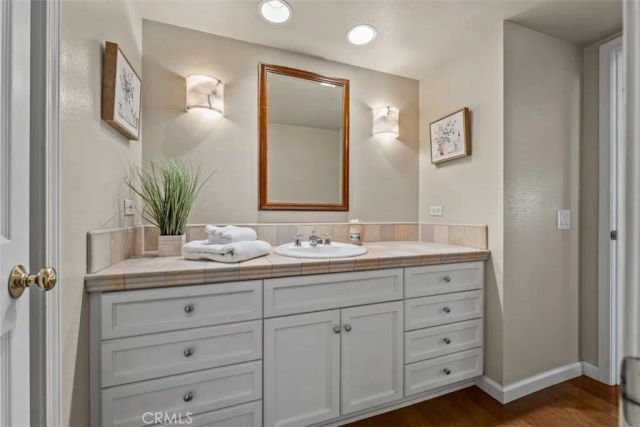 2 Rocky Glen, Irvine, CA 92603