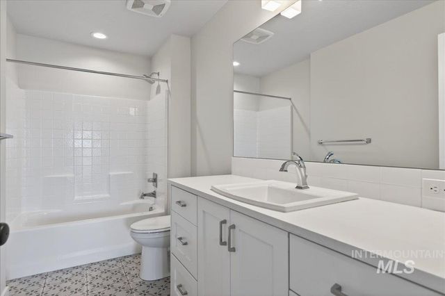 604 S Rivermist Ave, Star, ID 83669