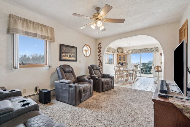 5467 27th Avenue, Vinton, IA 52349