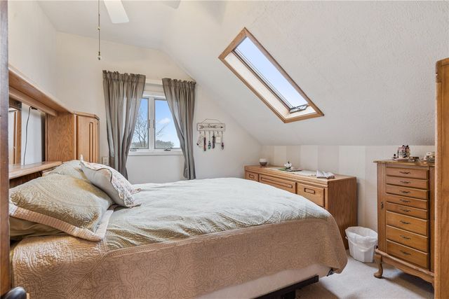 5467 27th Avenue, Vinton, IA 52349