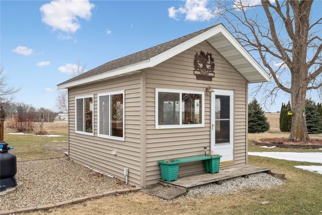 5467 27th Avenue, Vinton, IA 52349