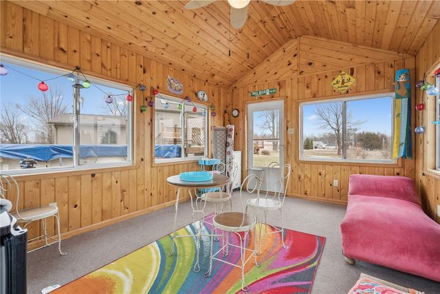 5467 27th Avenue, Vinton, IA 52349