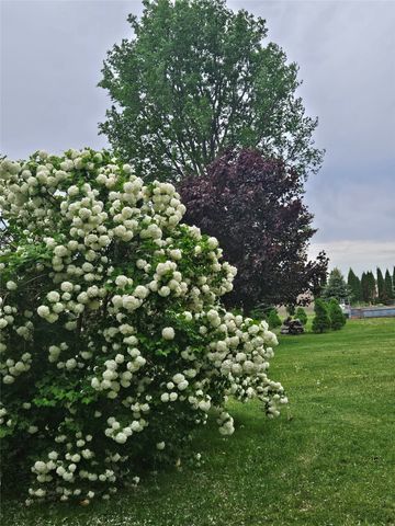 5467 27th Avenue, Vinton, IA 52349