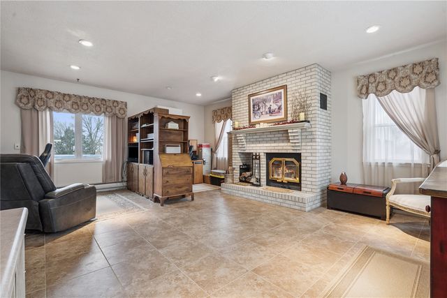 5467 27th Avenue, Vinton, IA 52349