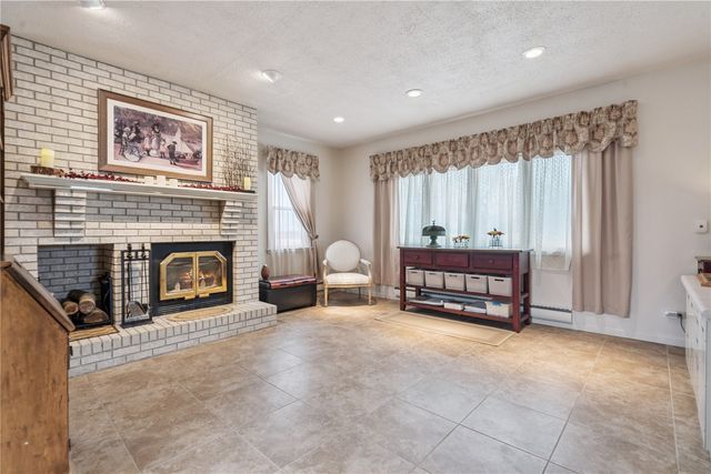 5467 27th Avenue, Vinton, IA 52349