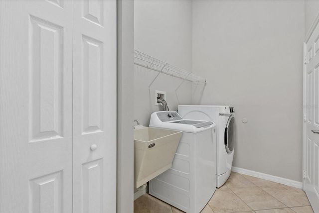 6634 38TH STREET E, Sarasota, FL 34243