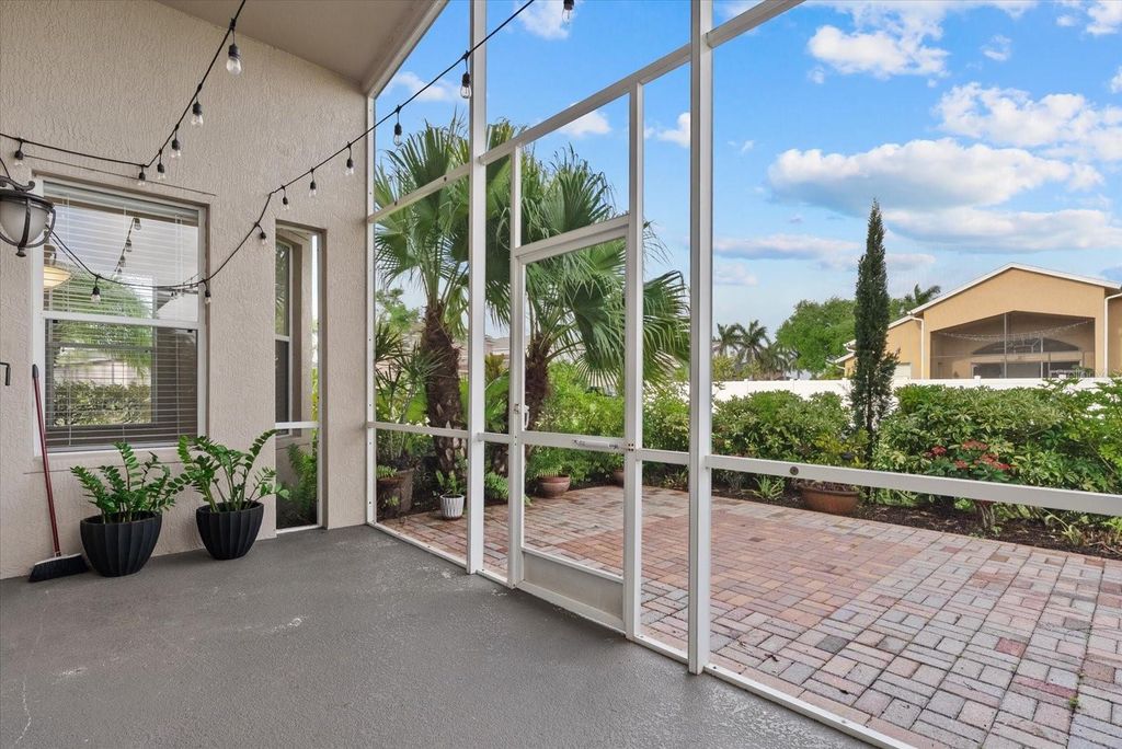 Image 37 of property listing at 6634 38TH STREET E, Sarasota, FL 34243