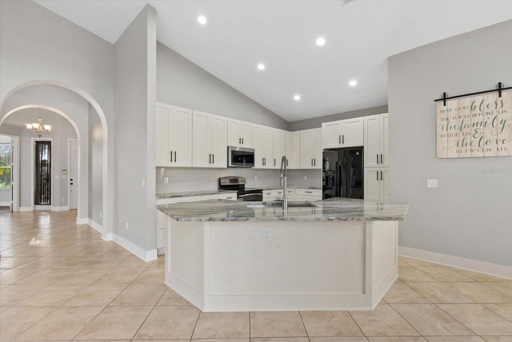 Image 8 of property listing at 6634 38TH STREET E, Sarasota, FL 34243