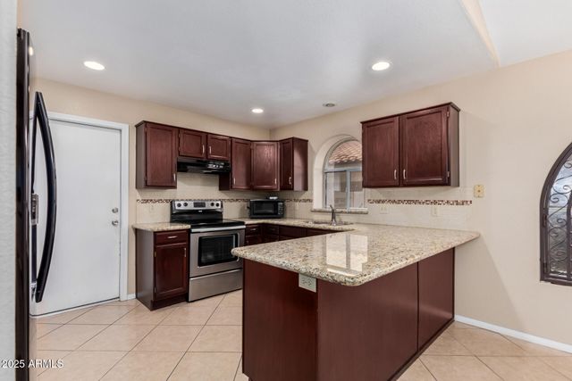 7568 W KERRY Lane, Glendale, AZ 85308