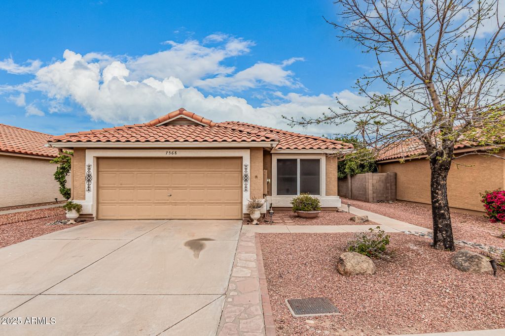 7568 W KERRY Lane, Glendale, AZ 85308