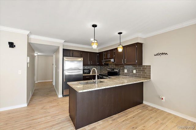 5080 Harbor Oak, Waterford Charter Township, MI 48329