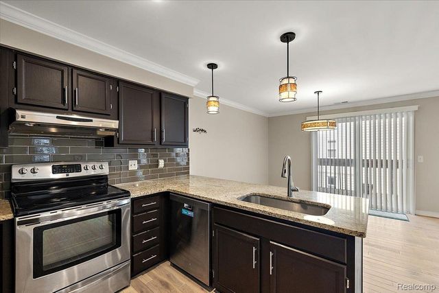 5080 Harbor Oak, Waterford Charter Township, MI 48329