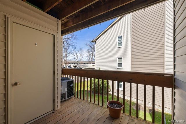 5080 Harbor Oak, Waterford Charter Township, MI 48329