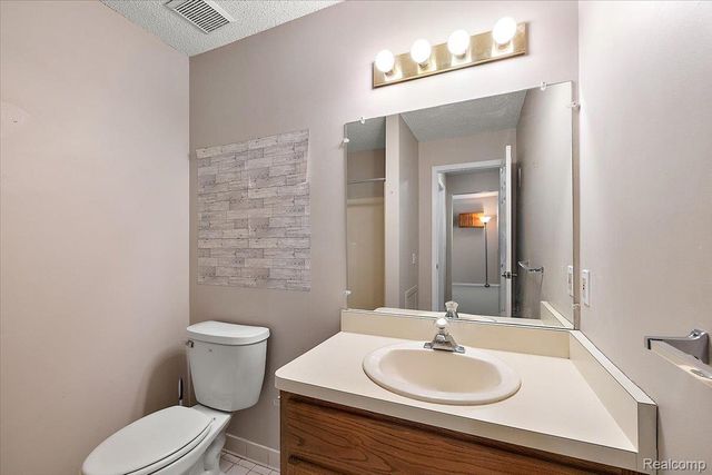 5080 Harbor Oak, Waterford Charter Township, MI 48329