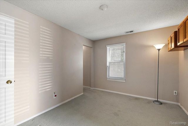 5080 Harbor Oak, Waterford Charter Township, MI 48329