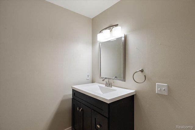 5080 Harbor Oak, Waterford Charter Township, MI 48329
