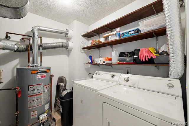 5080 Harbor Oak, Waterford Charter Township, MI 48329