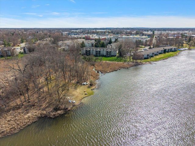5080 Harbor Oak, Waterford Charter Township, MI 48329