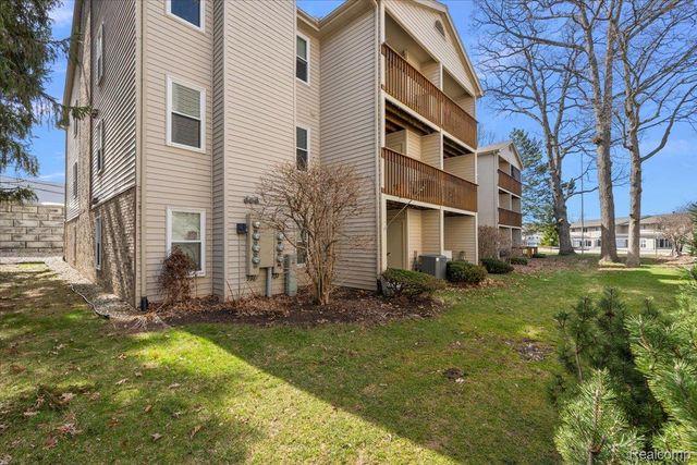 5080 Harbor Oak, Waterford Charter Township, MI 48329