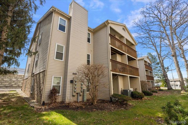 5080 Harbor Oak, Waterford Charter Township, MI 48329
