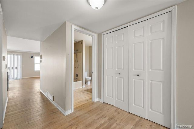 5080 Harbor Oak, Waterford Charter Township, MI 48329