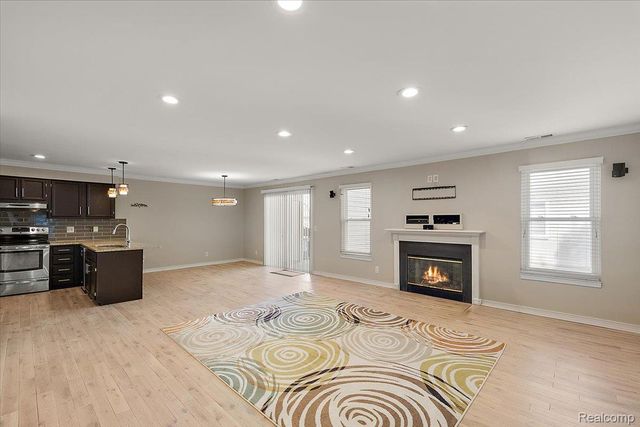 5080 Harbor Oak, Waterford Charter Township, MI 48329